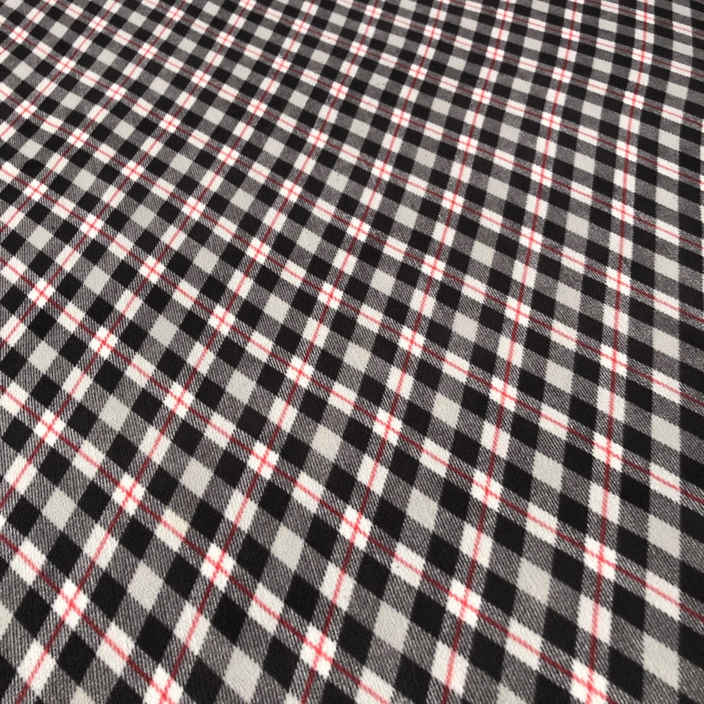 ❗️King size bed sheet fleece set❗️super soft bf just doesn’t like the fabric.